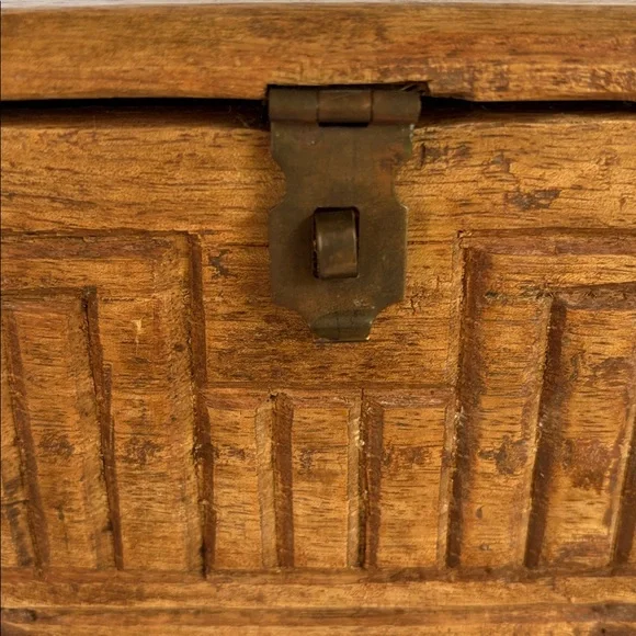 VINTAGE COLLECTIBLE HANDMADE SOLID WOODEN JEWELRY KEEPSAKE BOX - Picture 3 of 16